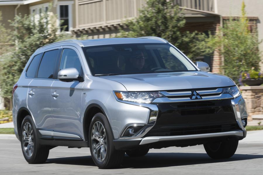  Mitsubishi Outlander GT 2016 года  (фото 16 из 56)
